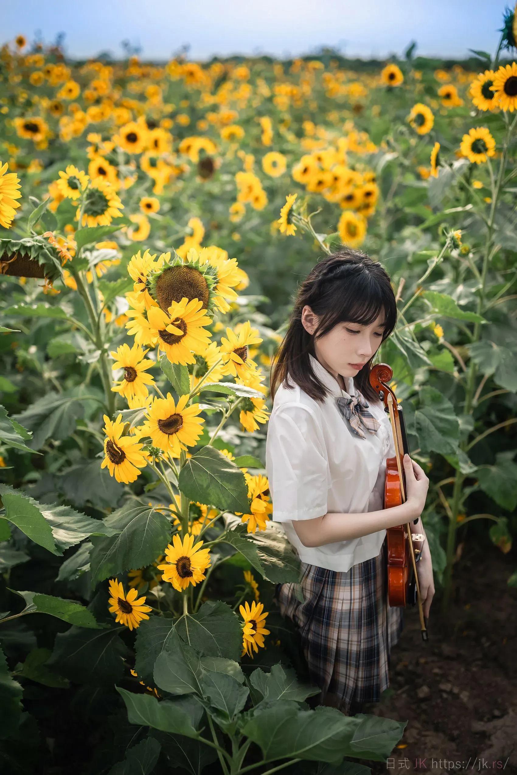 Fashion Graceful Classroom Scene