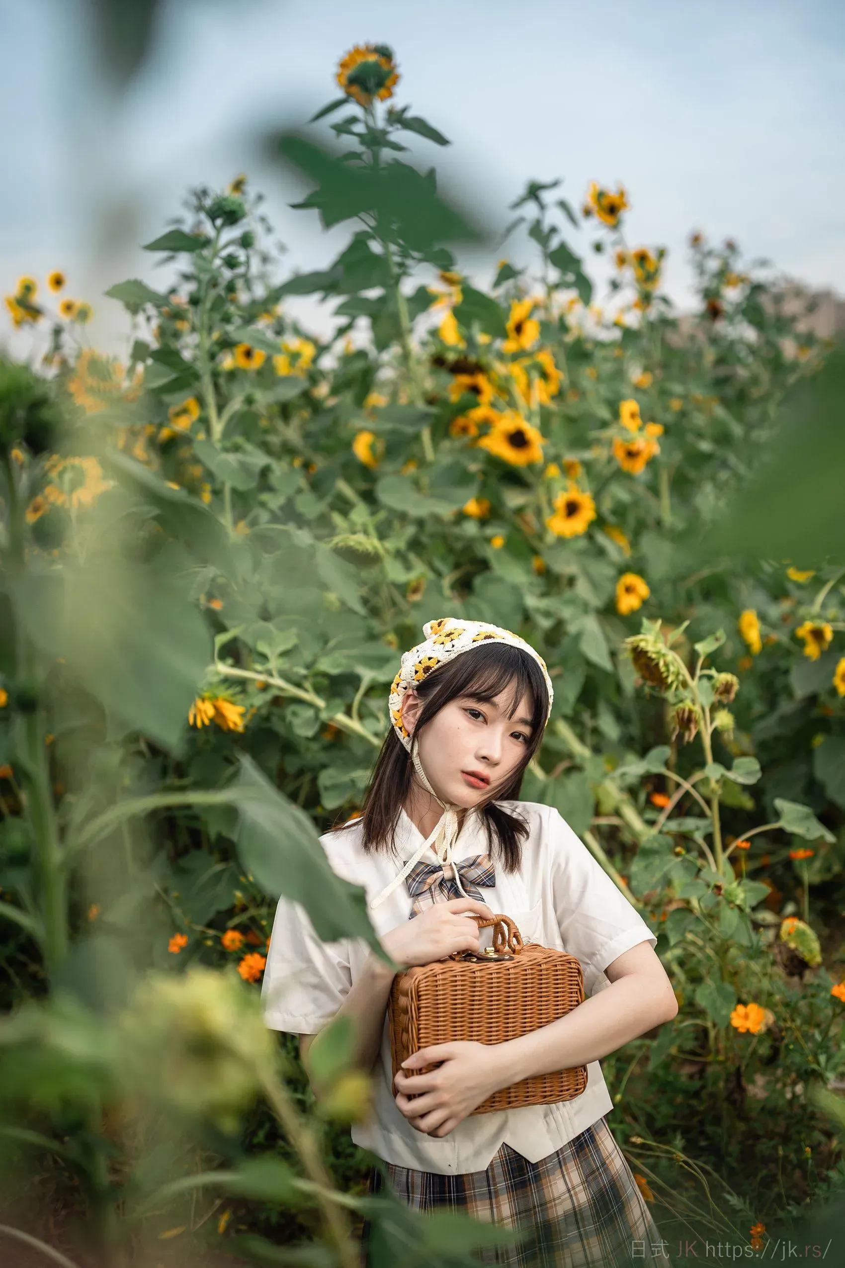 Fashion Graceful Classroom Scene