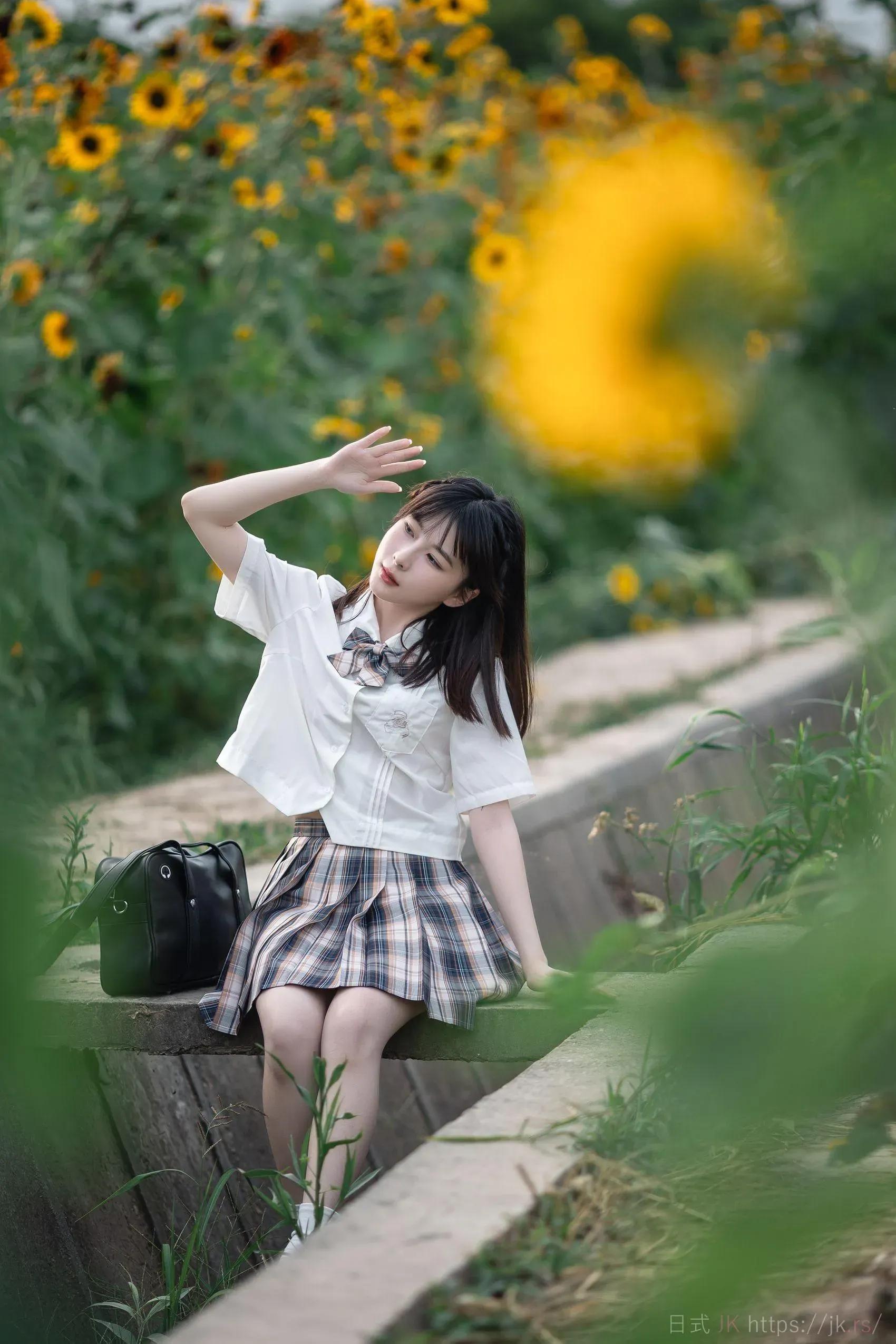 Fashion Graceful Classroom Scene