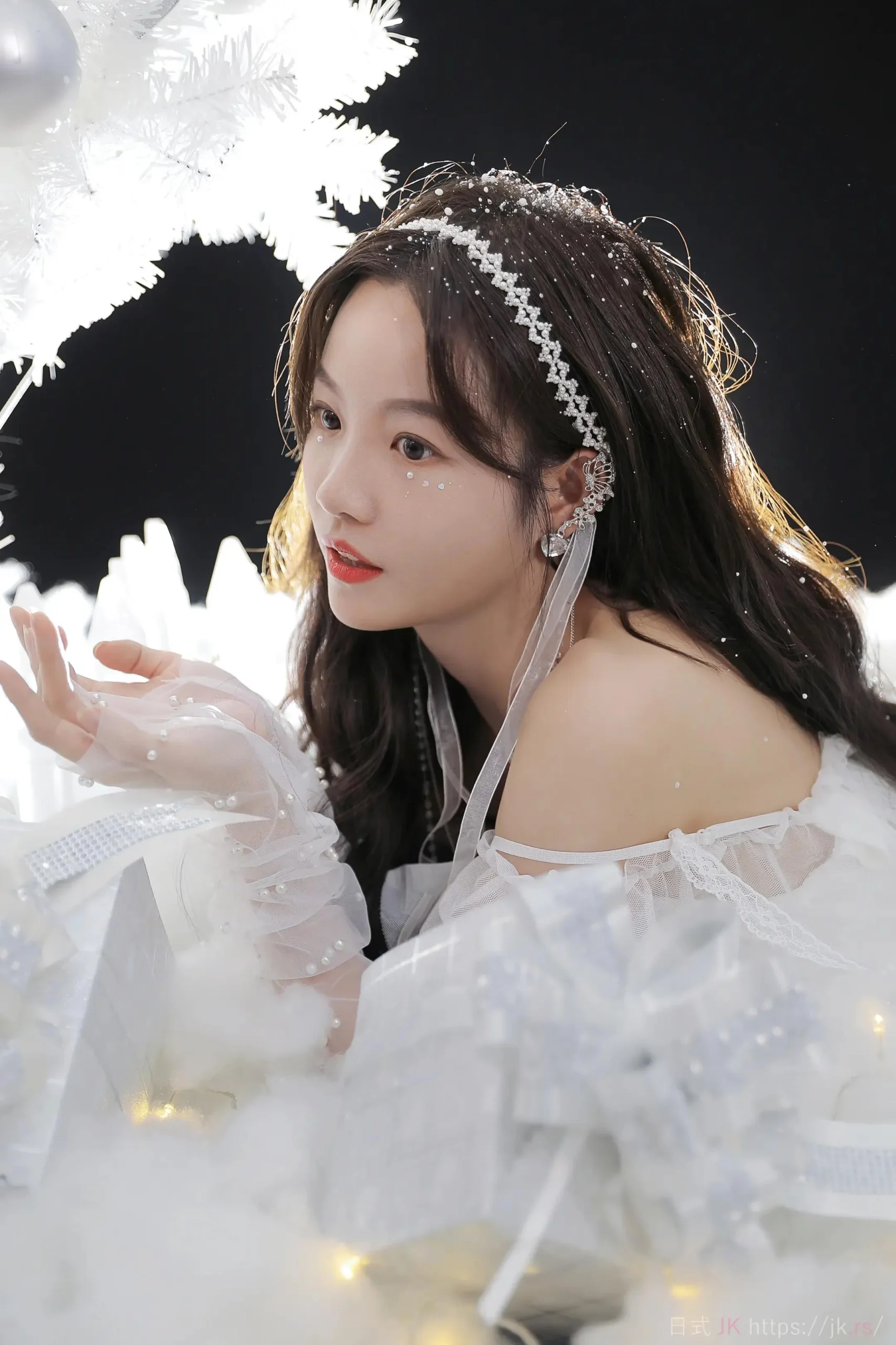 Snow Standing Moment Student Style